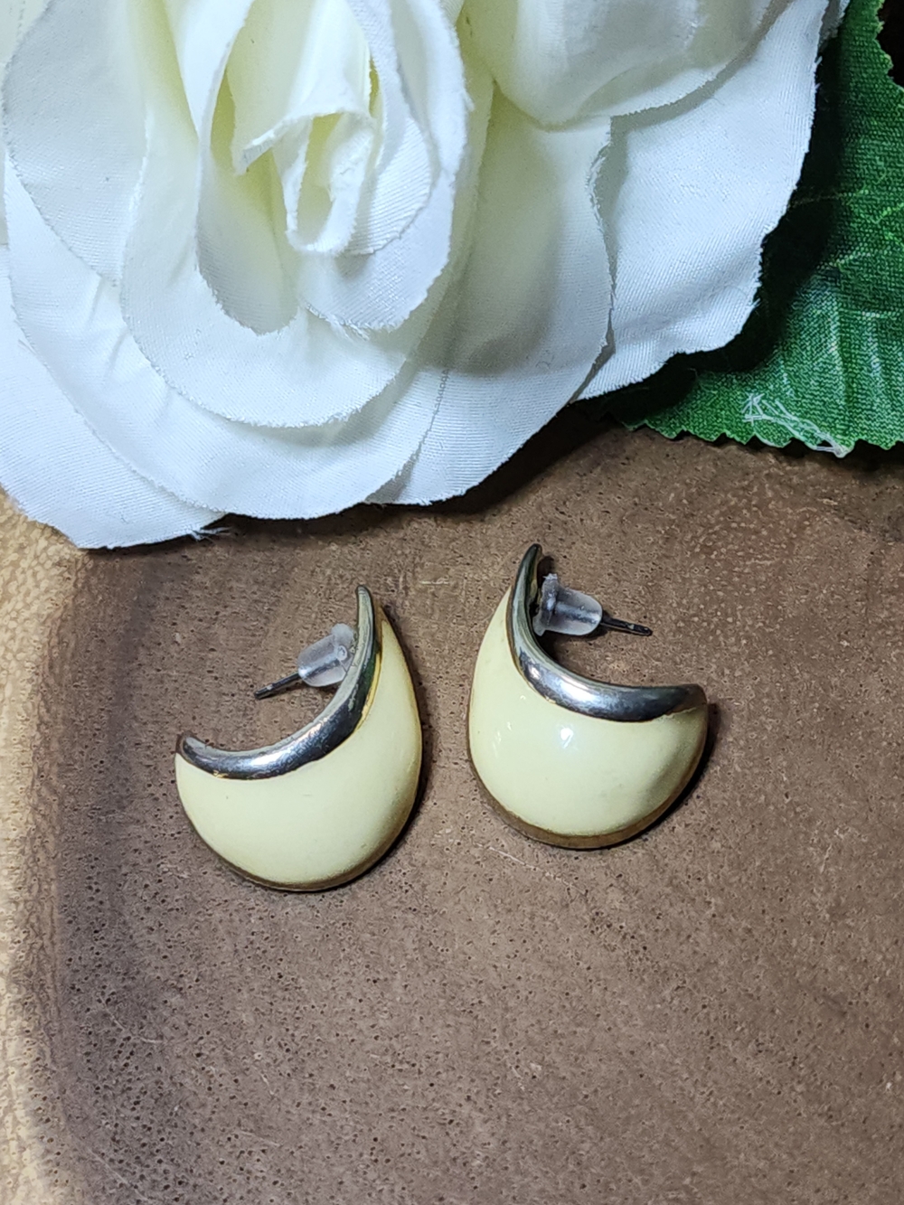 Vintage Teardrop Half Huggie Hoop Earrings in Cream with Gold Tone Trim